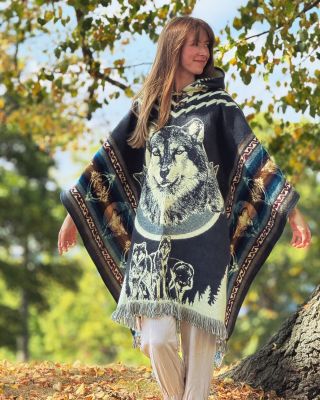 Víkend volá do přírody 🐺 Modelka: @adelysvet Foto: @petrluftner #ponco #inkashop #darkyspribehem #rucnevytvorenysvet...